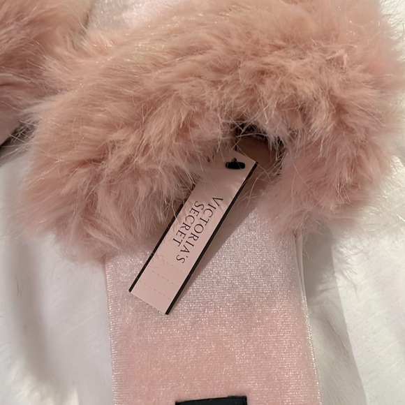 NWT ❤️❤️Victoria Secret Pink Slippers with Faux Fur and Bling - Picture 4 of 4